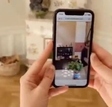 Mutti Pomodoro AR on a phone